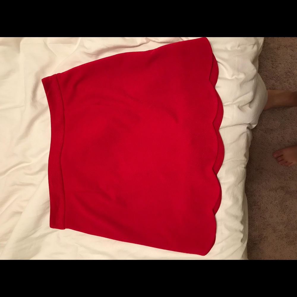 Tobi Scalloped Hem Skirt